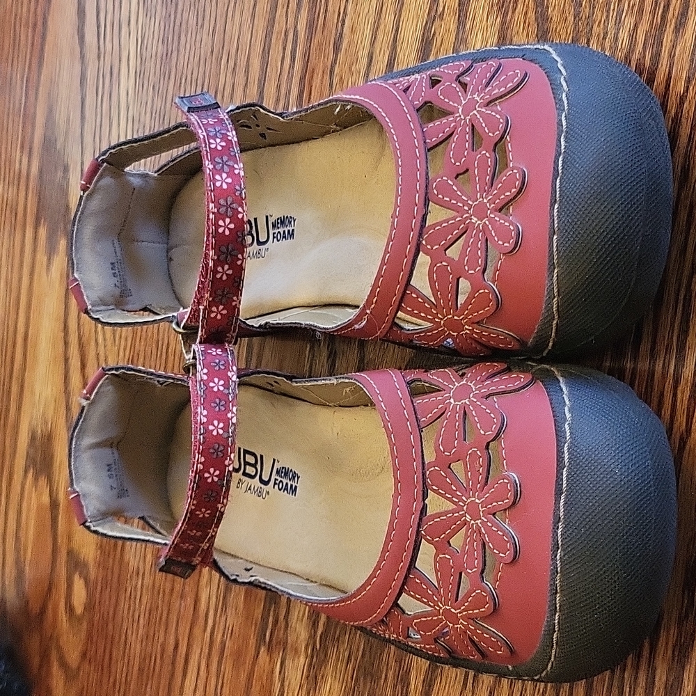 JBU Size 7.5 Red